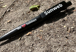 zwarte pen met opdruk van Sunweb
