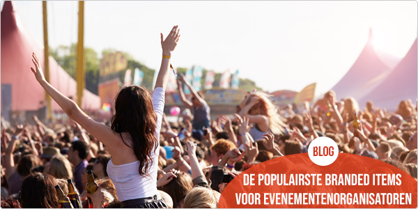 Trek de aandacht deze zomer: de populairste branded items voor evenementenorganisatoren