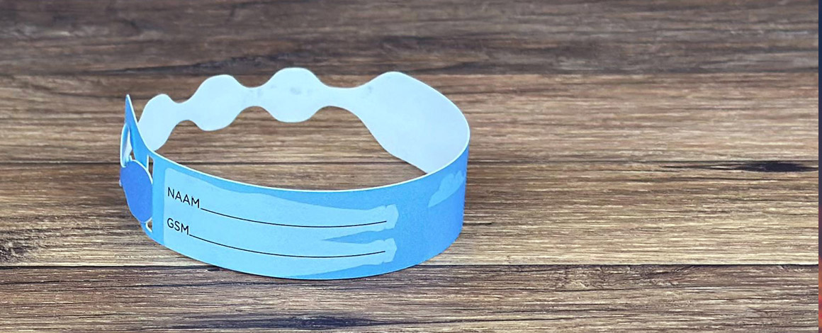 Beschrijfbaar polsbandjes op kindermaat om makkelijk de gegevens van de ouders te noteren