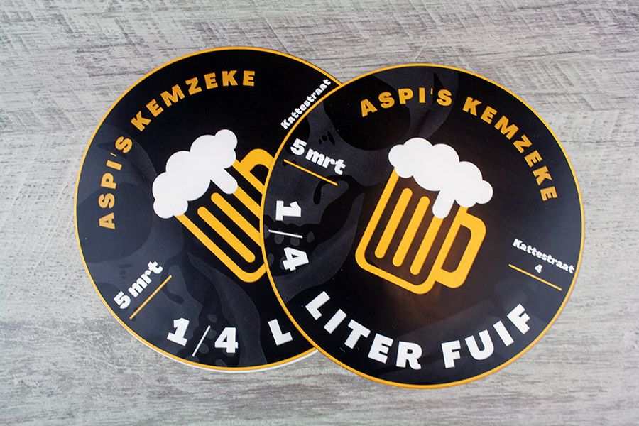 ronde reclame stickers voor 1/4 liter fuif